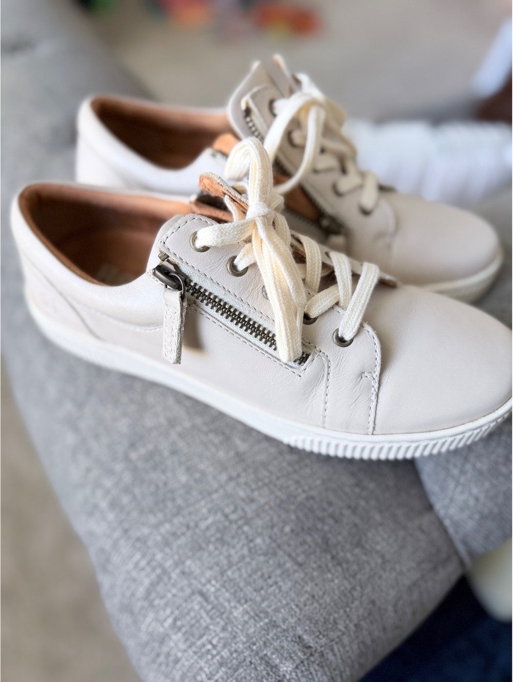 Born Women's Leather Upper Casual Sneakers Size 8.5M